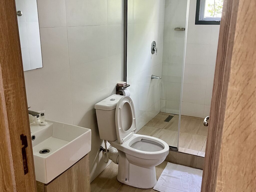 greywood-hotel-ikeja-superior-d