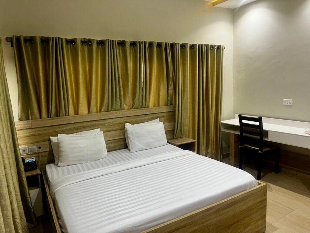 greywood-hotel-ikeja-superior-a