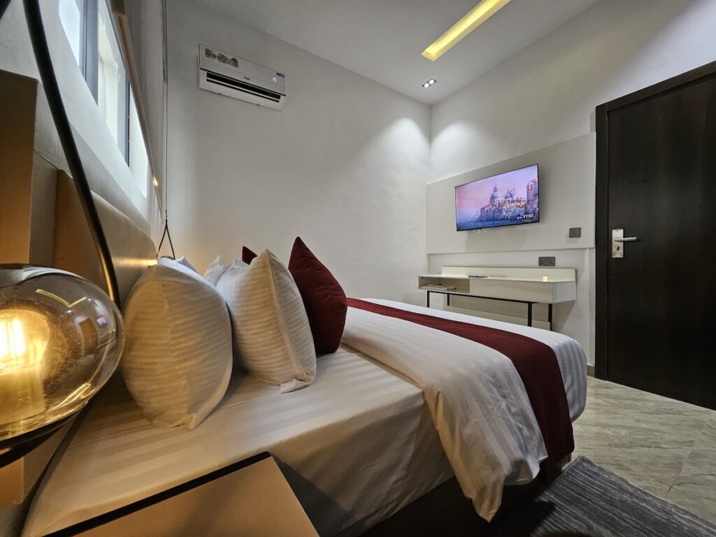deluxe-teestone-hotel-ikeja-ojodu-lagos
