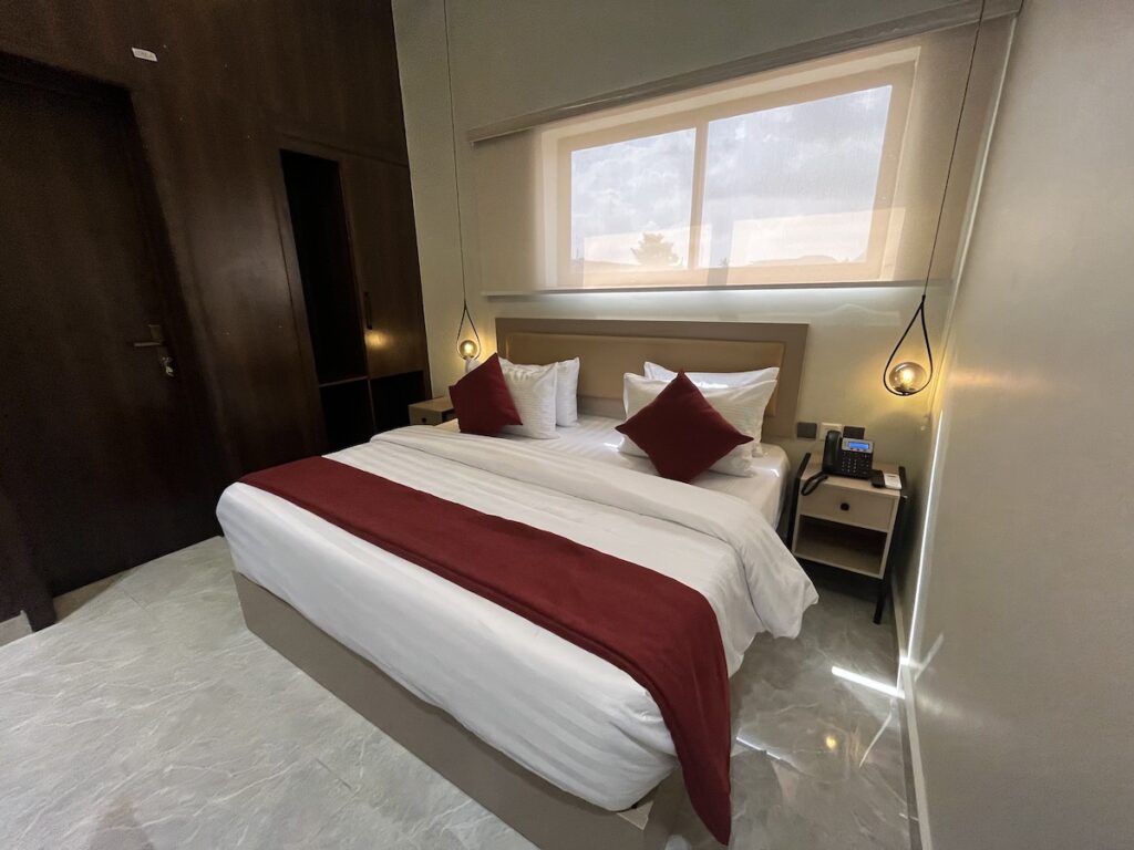 deluxe-teestone-hotel-ikeja-ojodu-lagos