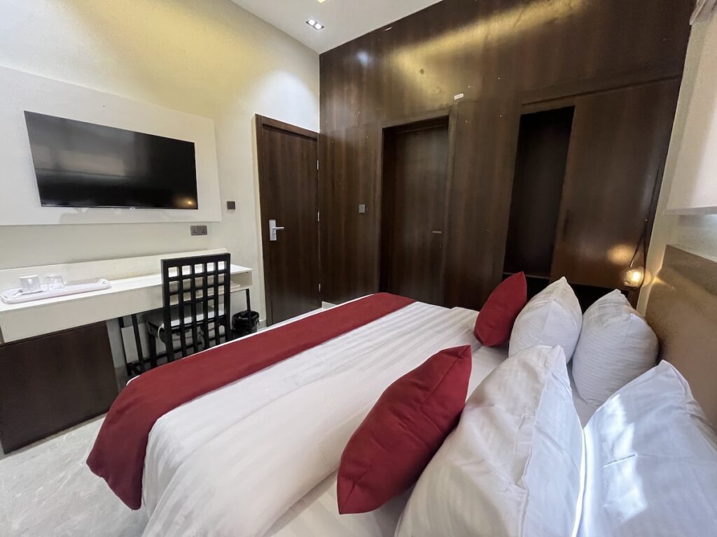 deluxe-teestone-hotel-ikeja-ojodu-lagos