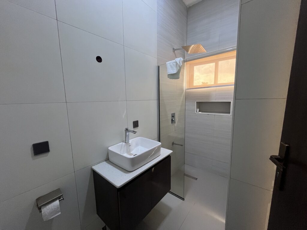deluxe-teestone-hotel-ikeja-ojodu-lagos