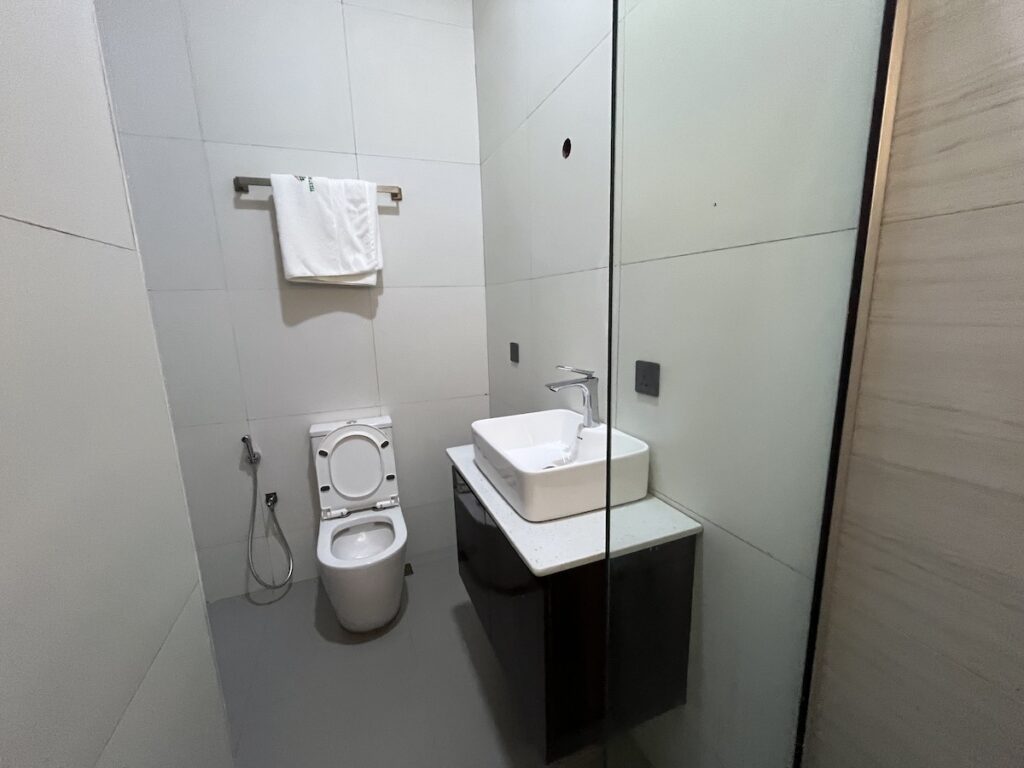 deluxe-teestone-hotel-ikeja-ojodu-lagos
