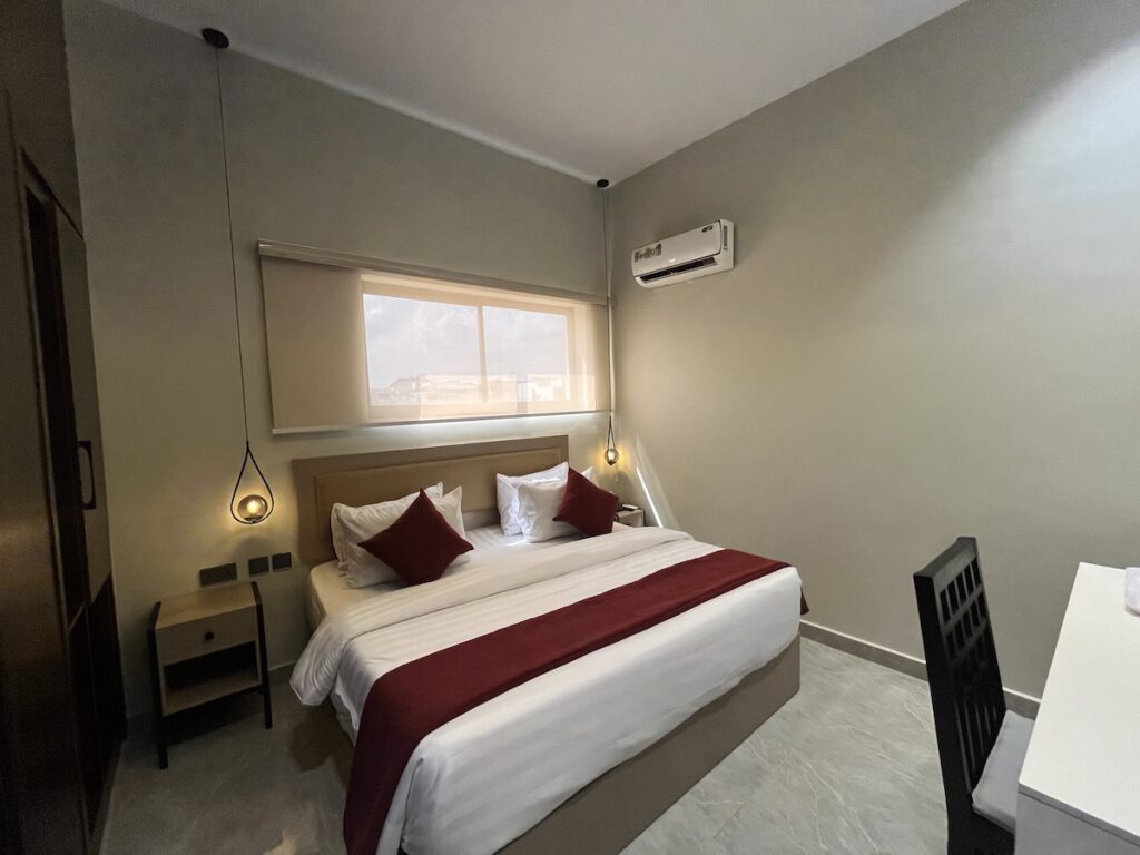 deluxe-teestone-hotel-ikeja-ojodu-lagos